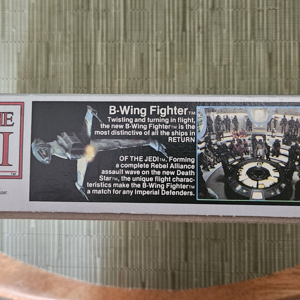Star Wars B-Wing Fighter Model Kit - Picture 2 of 6
